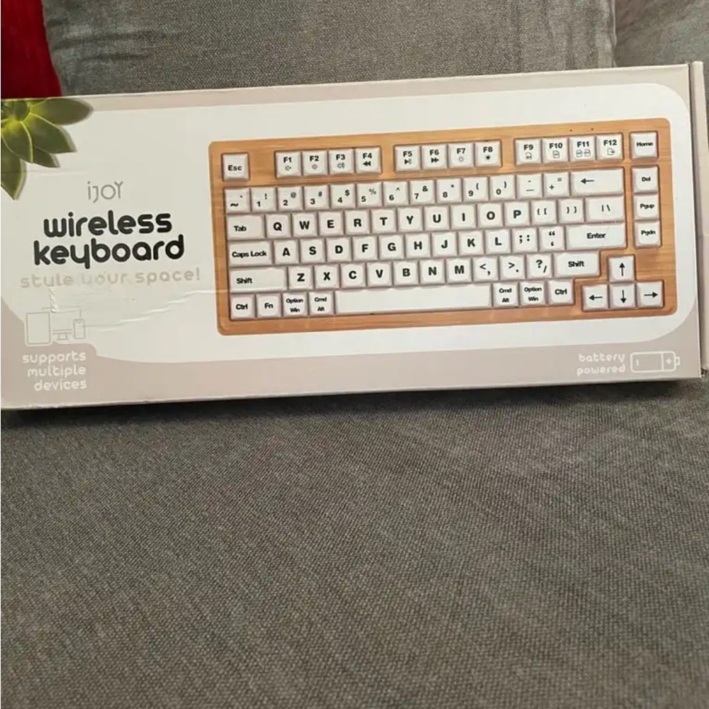 iJoy Wireless Keyboard in White with Wood Accent